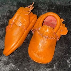Freshly Picked Orange Moccasins moccs Size 5 GUC
